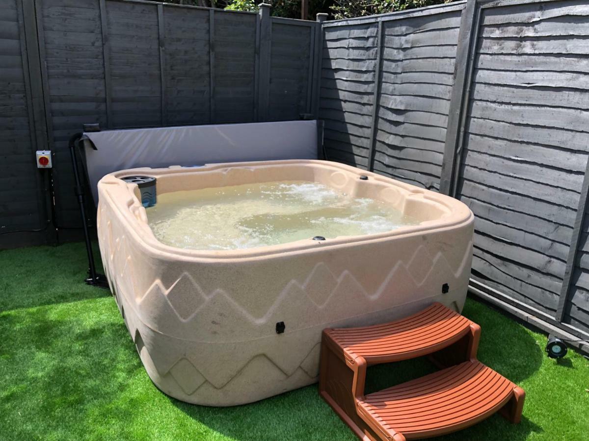 Bournemouth Hot Tub & Sauna Holiday Let 外观 照片